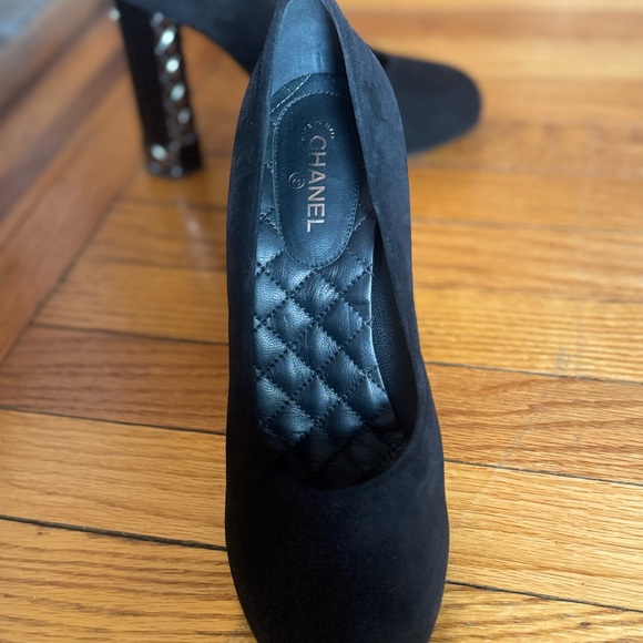 Chanel Black Suede with silver patterned heel pumps - Picture 4 of 8